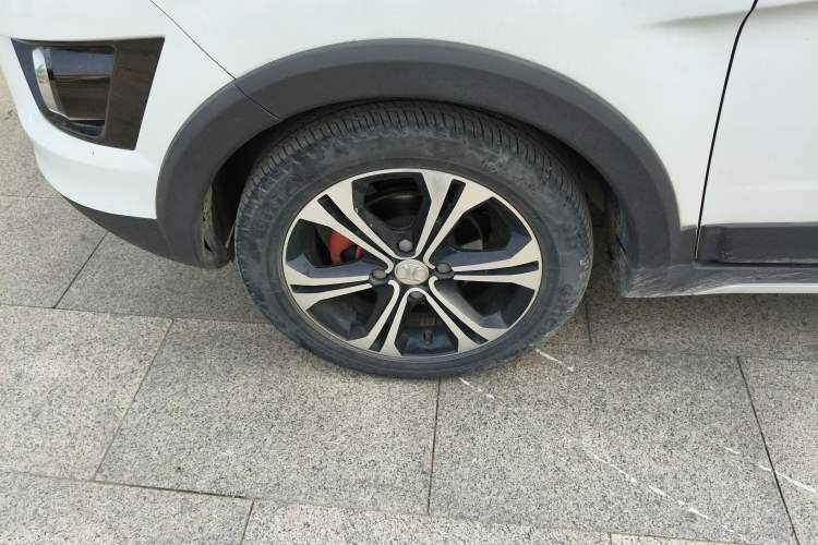 Used BAIC Senova X25 2015 1.5L Manual Elite Edition Left Front Wheel Hub