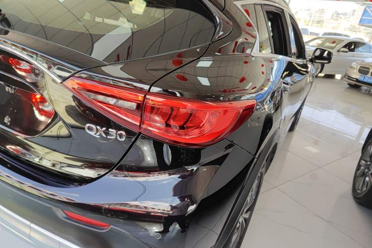 Used Infiniti QX30 2017 2.0T Four-Wheel Drive Fashion Edition
