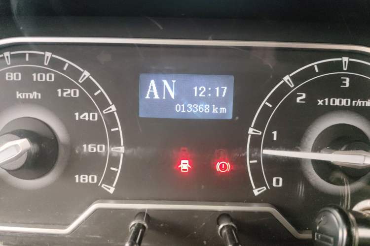 Used SAIC MAXUS Xintu V80 2021 2.0T PLUS AMT Aoyuntong Short-Wheelbase Mid-Roof 5/6-Seater Odometer Close Up