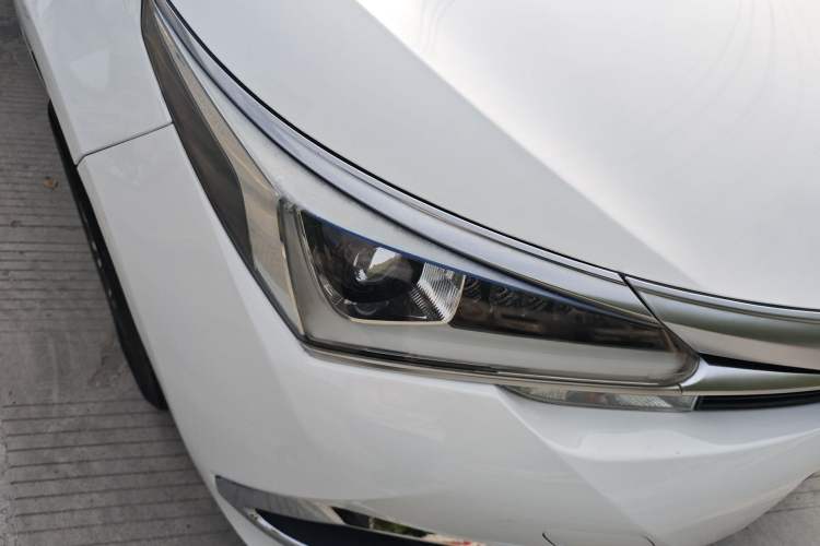 Used Toyota Corolla 2017 Revised Dual-Engine 1.8L E-CVT Elite Edition Right Front Headlight