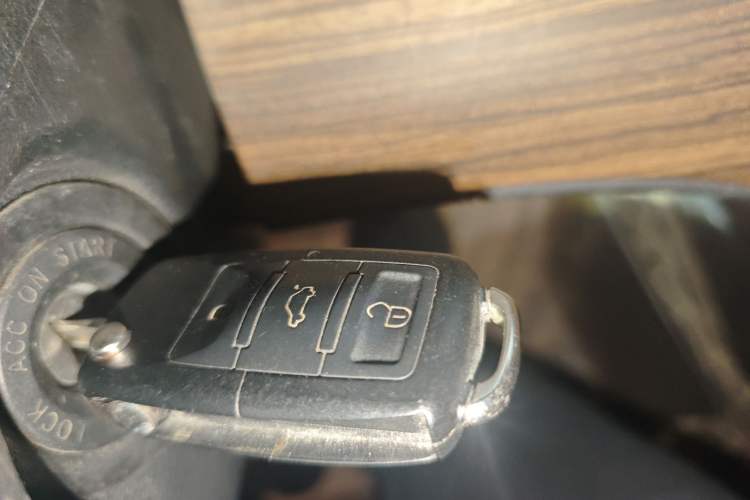 Used FORTHING Lingzhi PLUS 2021 Travel Edition 2.0L Manual Luxury 7-Seater Vehicle Key