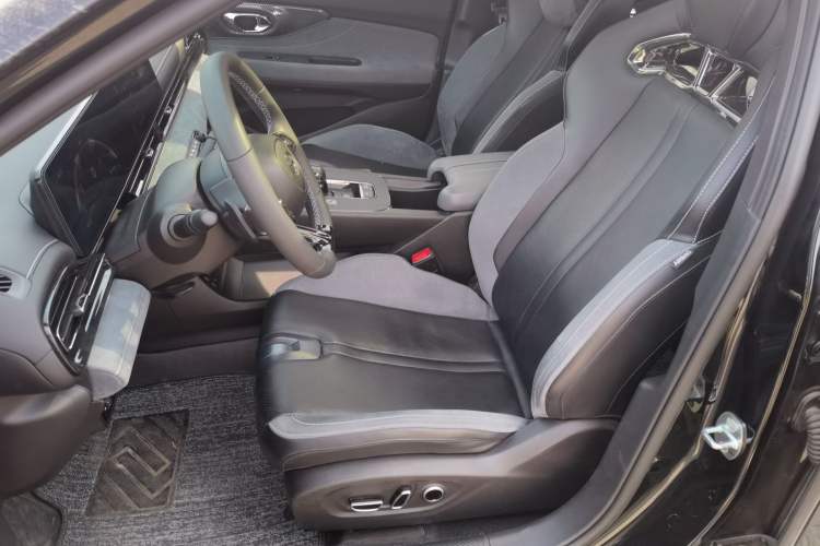 Used GAC Trumpchi EMPOW 2023 400T Automatic R MAX Left Front Seat