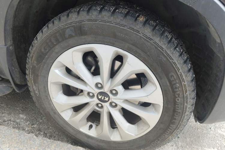 Used Kia Sorento 2013 2.4L 7-Seater Gasoline Luxury Version China IV Standard Right Front Wheel Hub