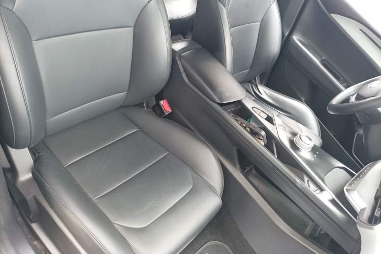 Used Geometry A 2024 410KM Travel Edition Right Front Seat