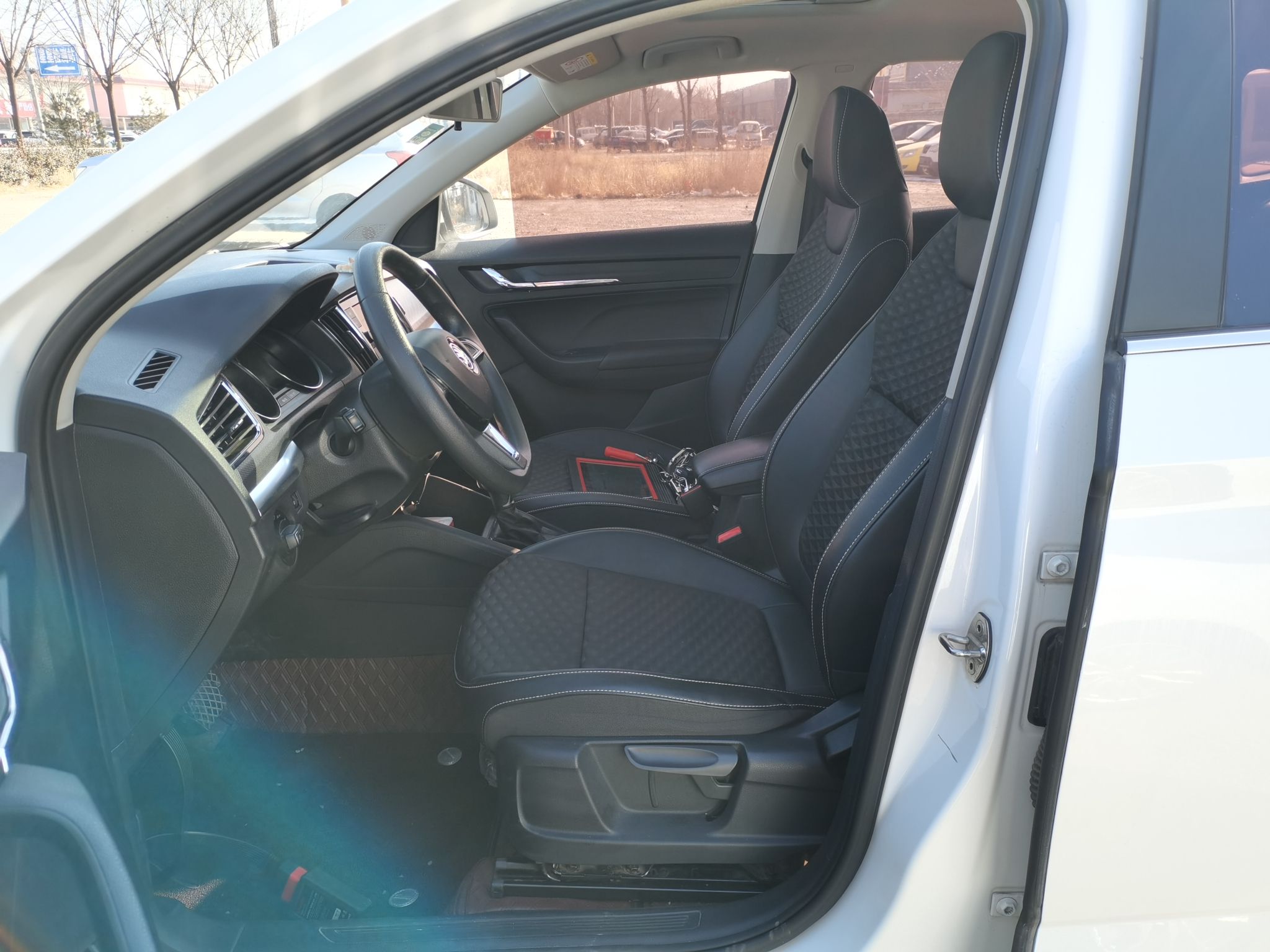 Переднее сиденье в автомобиле