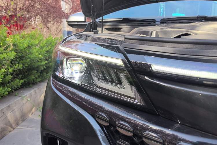 Used Landian E5 2024 Honor Edition 100KM Premium Model 7 Seats Right Front Headlight