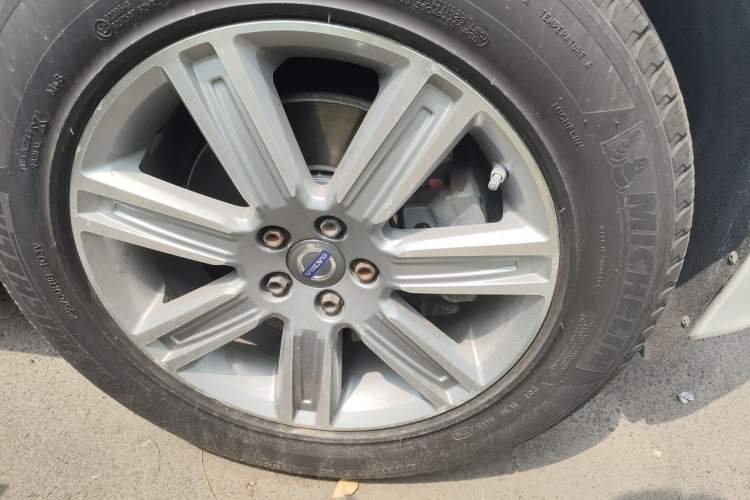 Used Volvo XC60 2015 T5 Smart Upgrade Model Right Front Wheel Hub