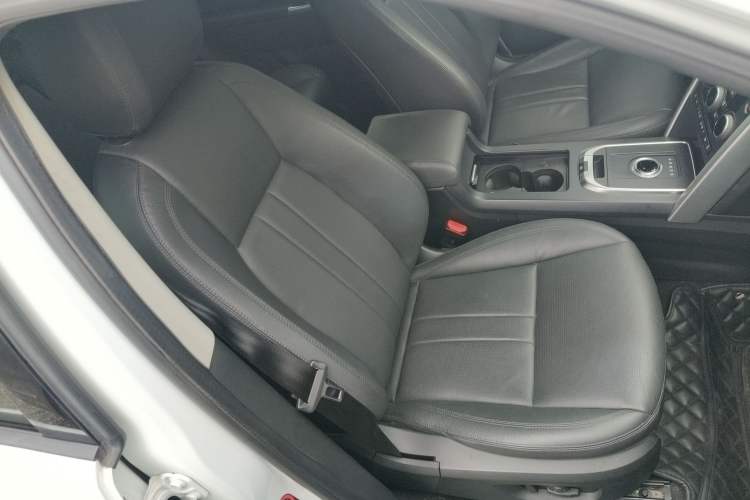 Used Land Rover Discovery Sport 2018 240 PS SE Version Right Front Seat