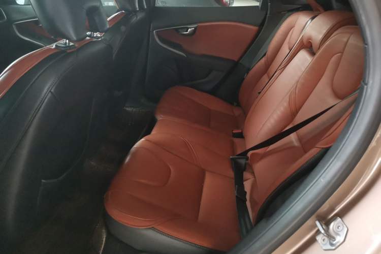 Used Volvo V40 2017 T3 Smart Edition
