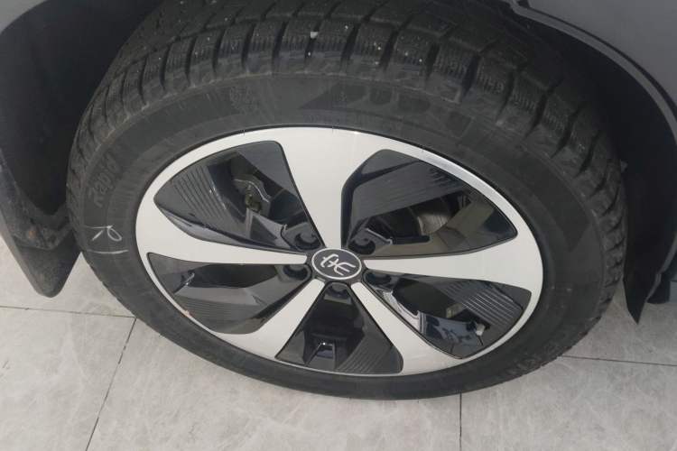 Used BYD Song PLUS New Energy 2021 DM-i 110KM Flagship PLUS Right Rear Wheel Hub