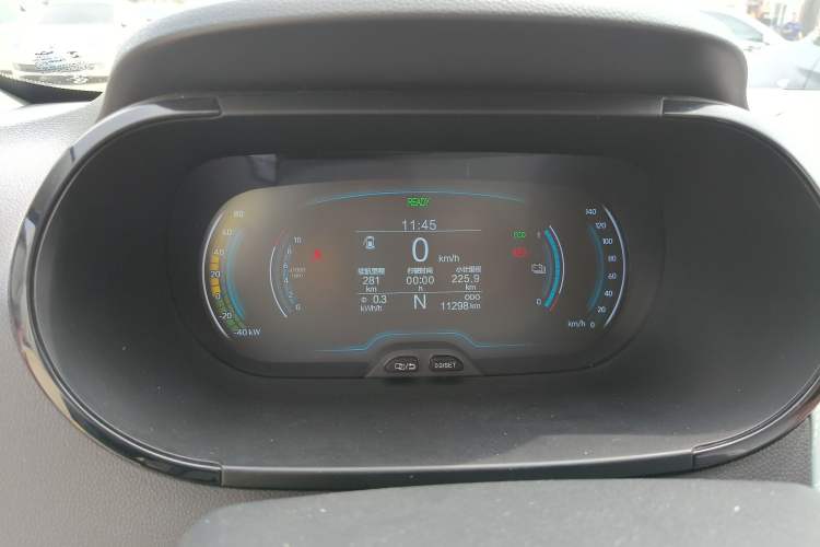 Used Chery QQ Little Ant 2022 Revised Version Sweet Pink Edition Half-Sugar Version Lithium Iron Phosphate 30.7 kWh 30 kW 301 km