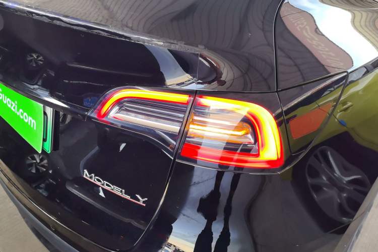 Used Tesla Model Y 2022 Performance High-Performance All-Wheel-Drive Version Exterior 3