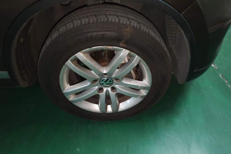 Used Volkswagen Touareg 2011 3.0 TSI Standard Version Right Front Wheel Hub