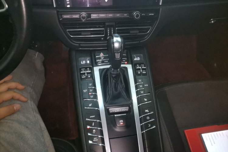 Used Porsche Macan 2018 Macan 2.0T Gear Lever