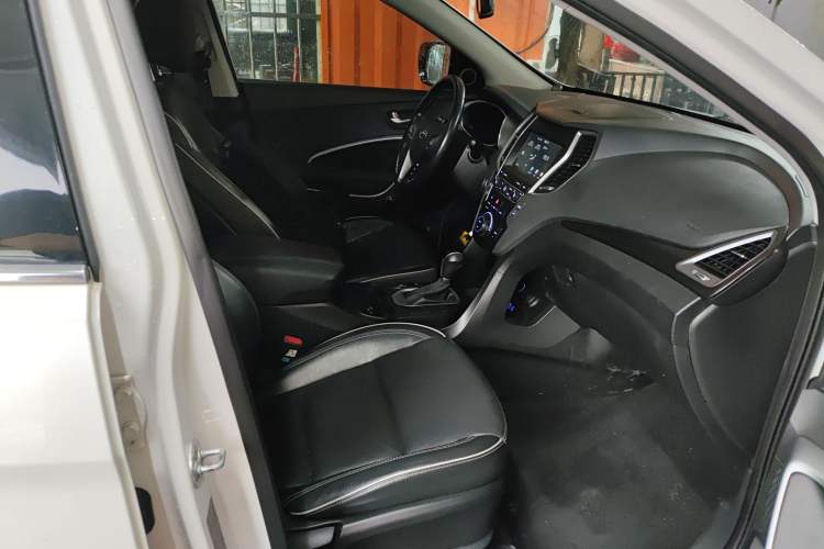 Used Hyundai Santa Fe 2017 2.4L Automatic Two-Wheel Drive Smart Version 5 Seats
