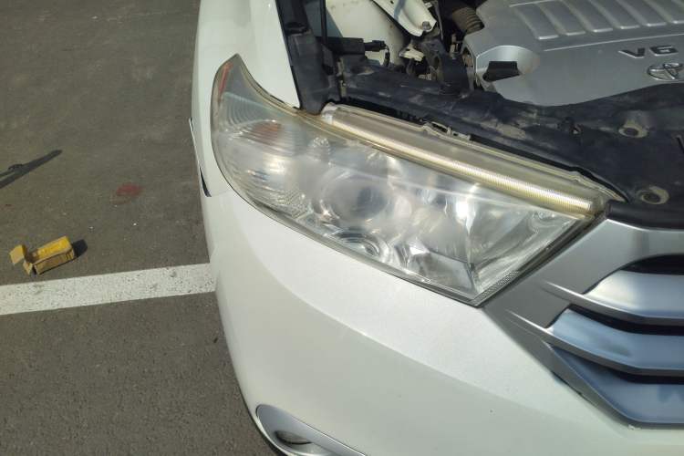 Used Toyota Highlander 2012 3.5L 4x4 7-Seater Elite Edition Right Front Headlight