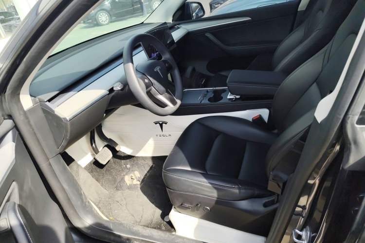 Used Tesla Model Y 2024 Rear-Wheel-Drive Version Left Front Seat