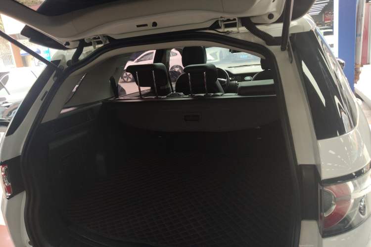 Used Land Rover Discovery Sport 2017 2.0T PURE Trunk