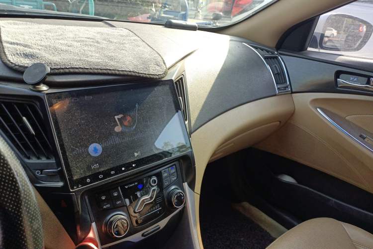 Used Hyundai Sonata 2011 2.0L Automatic Luxury Edition
