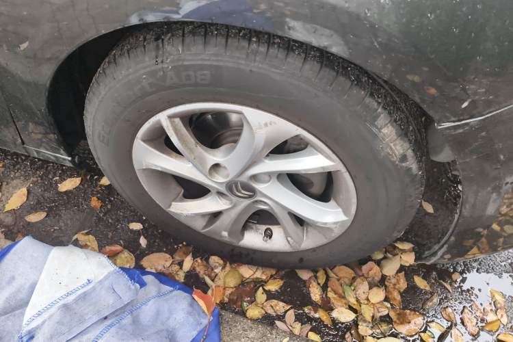 Used Citroen Elysee 2014 1.6L Manual Fashion Edition Right Front Wheel Hub