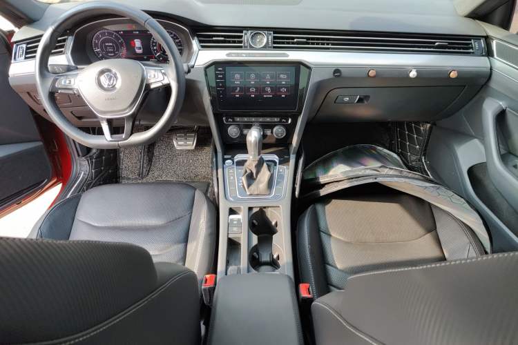 Used Volkswagen FAW-Volkswagen CC 2019 330TSI Glamour Edition China V Standard Center Console