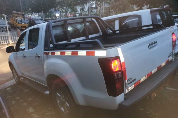 Used Isuzu D-MAX 2015 2.5T Two-Wheel Drive Manual High-Performance Base Version 4JK1