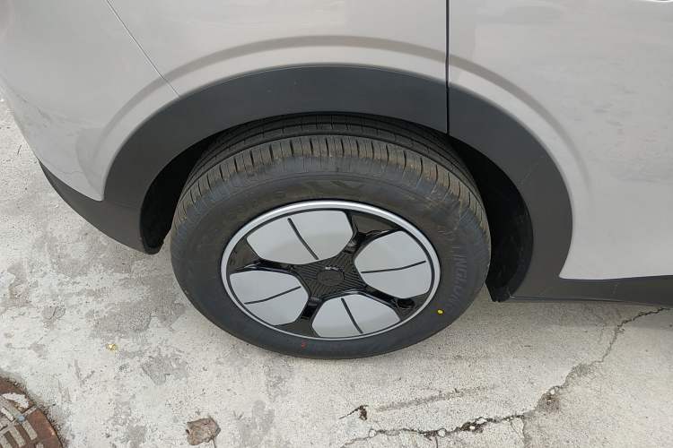 Used Geely Galaxy Geome 2026 Model 310km Youth Edition Right Rear Wheel Hub