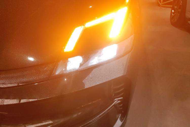 Used Lynk & Co 08 EM-P 2026 Model 210 Four-Wheel Drive Performance Ultra H7 Left Front Headlight