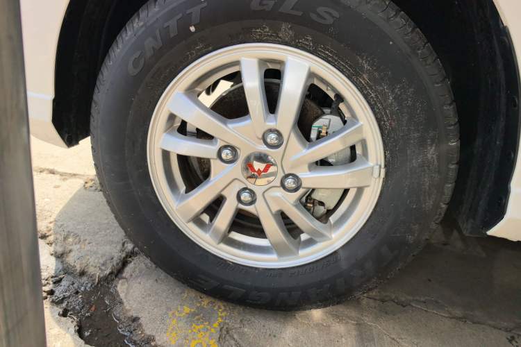 Used Wuling Hongguang 2021 1.5L Facelifted S Comfort Version with Electric Power Steering LAR Left Front Wheel Hub