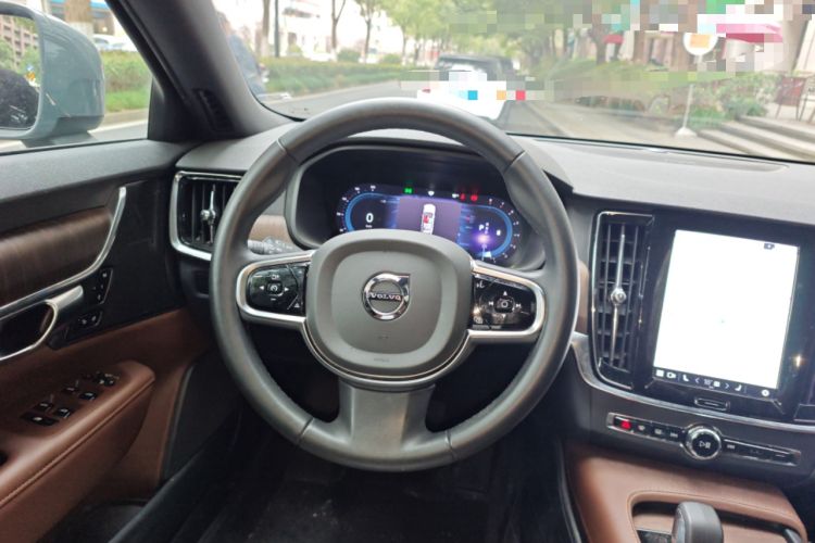 Used Volvo V90 2023 Cross Country B5 AWD Smart Range Edition
