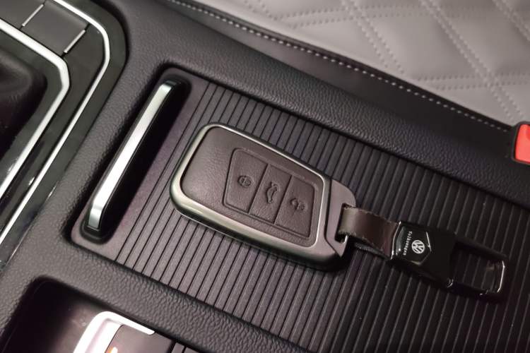 Used Volkswagen Magotan 2023 2 Million Units Limited Edition 330TSI DSG Leading Version Interior 1