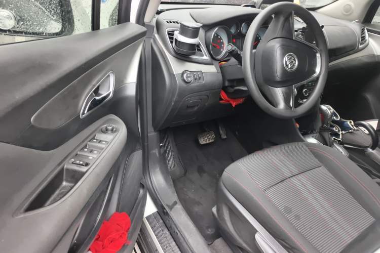 Used Buick Encore 2015 1.4T Automatic Two-Wheel Drive Urban Elite Version
