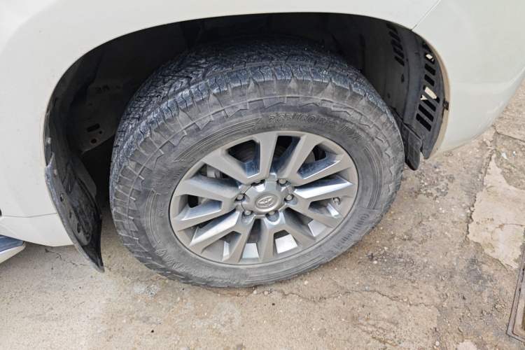 Used Toyota Prado 2018 3.5L Automatic TX-L Right Front Wheel Hub