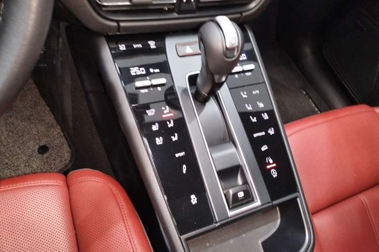 Used Porsche Macan 2024 Macan 2.0T
