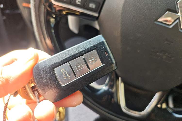 Used Mitsubishi Outlander 2018 2.4L 4x4 Elite Edition 5 Seats Vehicle Key