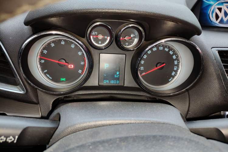 Used Buick Encore 2014 1.4T Automatic Two-Wheel Drive Urban Leading Model Instrument Cluster