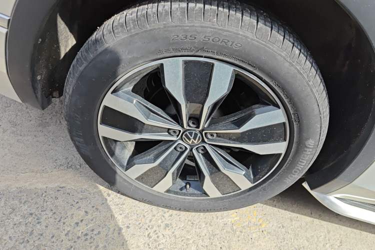 Used Volkswagen Tiguan L 2022 330TSI Automatic Two-Wheel Drive R-Line Enhanced Edition Right Rear Wheel Hub