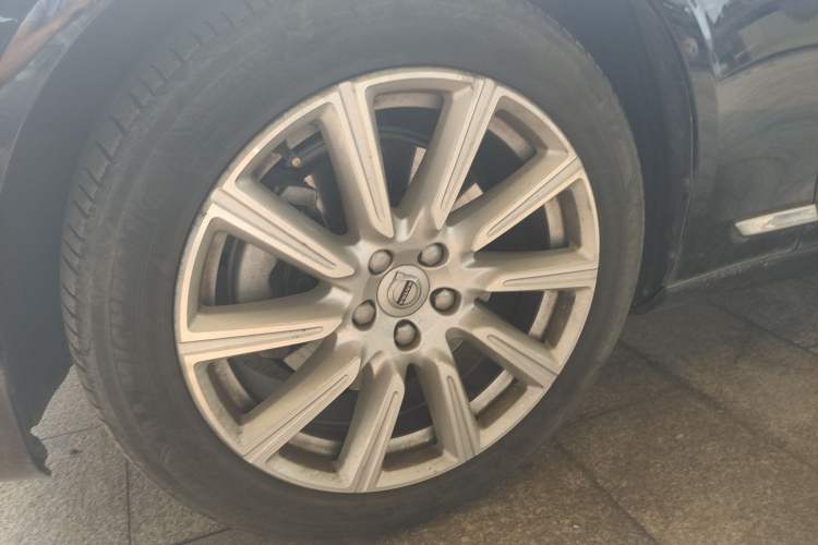 Used Volvo S90 2020 T5 Zhiyi Luxury Edition Left Front Wheel Hub