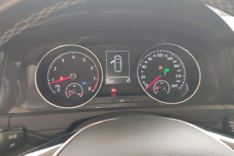 Used Volkswagen Golf 2017 1.6L Automatic Comfort Million-Vehicle Anniversary Edition
