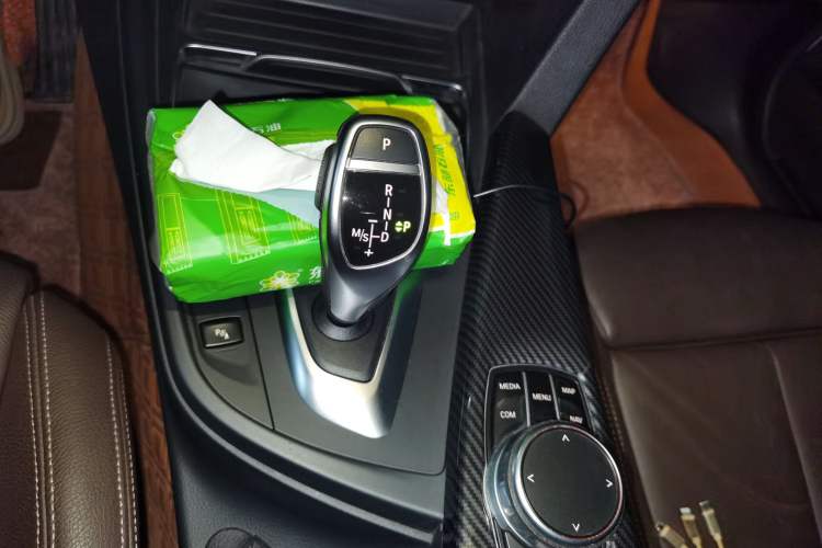 Used BMW 3 Series 2019 320i M Sport Night Edition Gear Lever