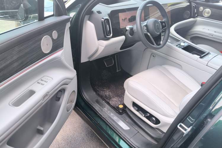 Used Hima AITO M9 2025 Extended-Range Ultra Version 52 kWh 6-Seater
