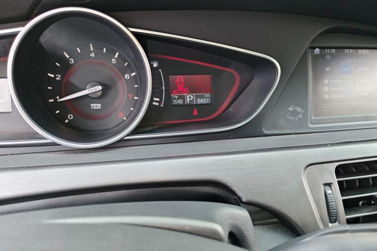 Used Roewe 550 2013 550D 1.8T Automatic Premium Edition Odometer Close Up