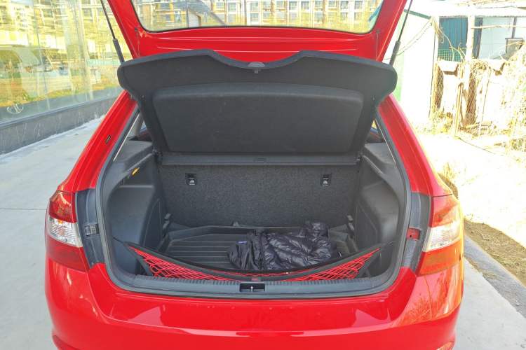 Used Skoda Rapid Spaceback 2014 1.6L Automatic Enjoyment Edition Trunk