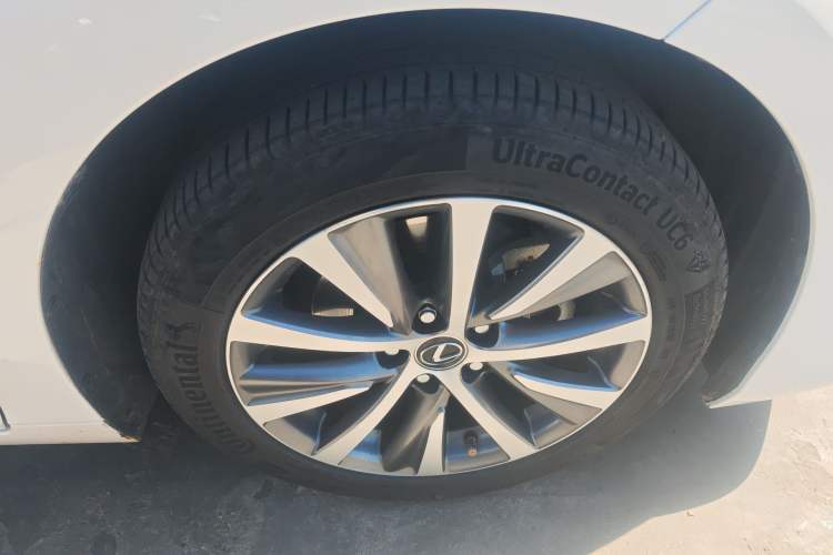 Used Lexus ES 2018 200 Excellence Edition China V Standard Right Front Wheel Hub
