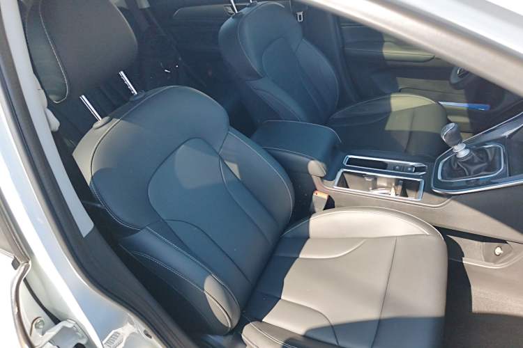 Used Haval M6 2021 PLUS 1.5T Manual Luxury Smart Connectivity Model Right Front Seat