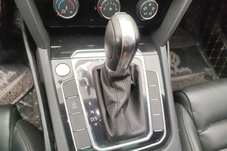 Used Volkswagen Magotan 2019 330TSI DSG Leading Model China VI Standard Gear Lever