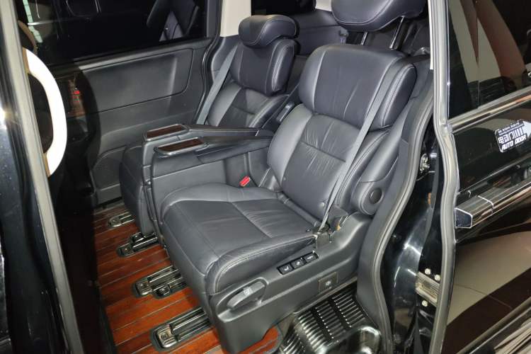 Used Honda Elysion 2016 2.4L Luxury Edition
