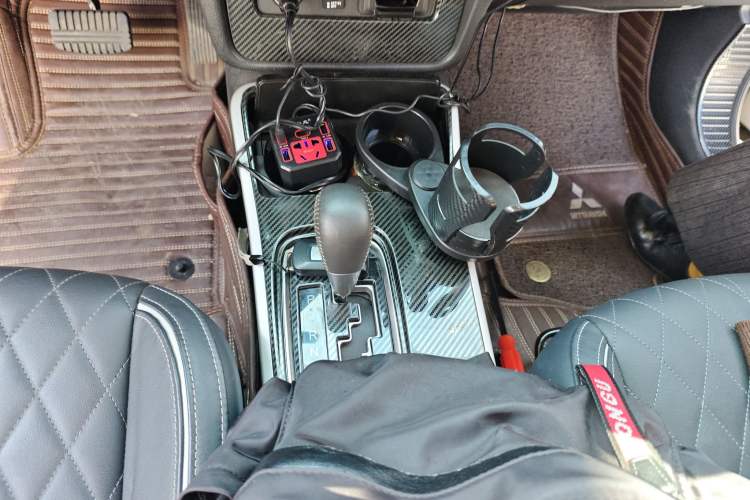 Used Mitsubishi Outlander 2020 2.4L 4x4 Zhi Xiang Edition 5 Seats Gear Lever