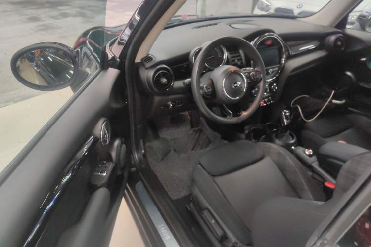 Used MINI MINI 2018 1.5T COOPER Classic Edition