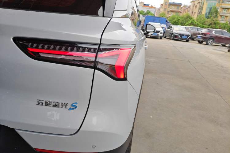 Used Wuling Xingguang S 2024 130km Flagship Version Right Rear Taillight